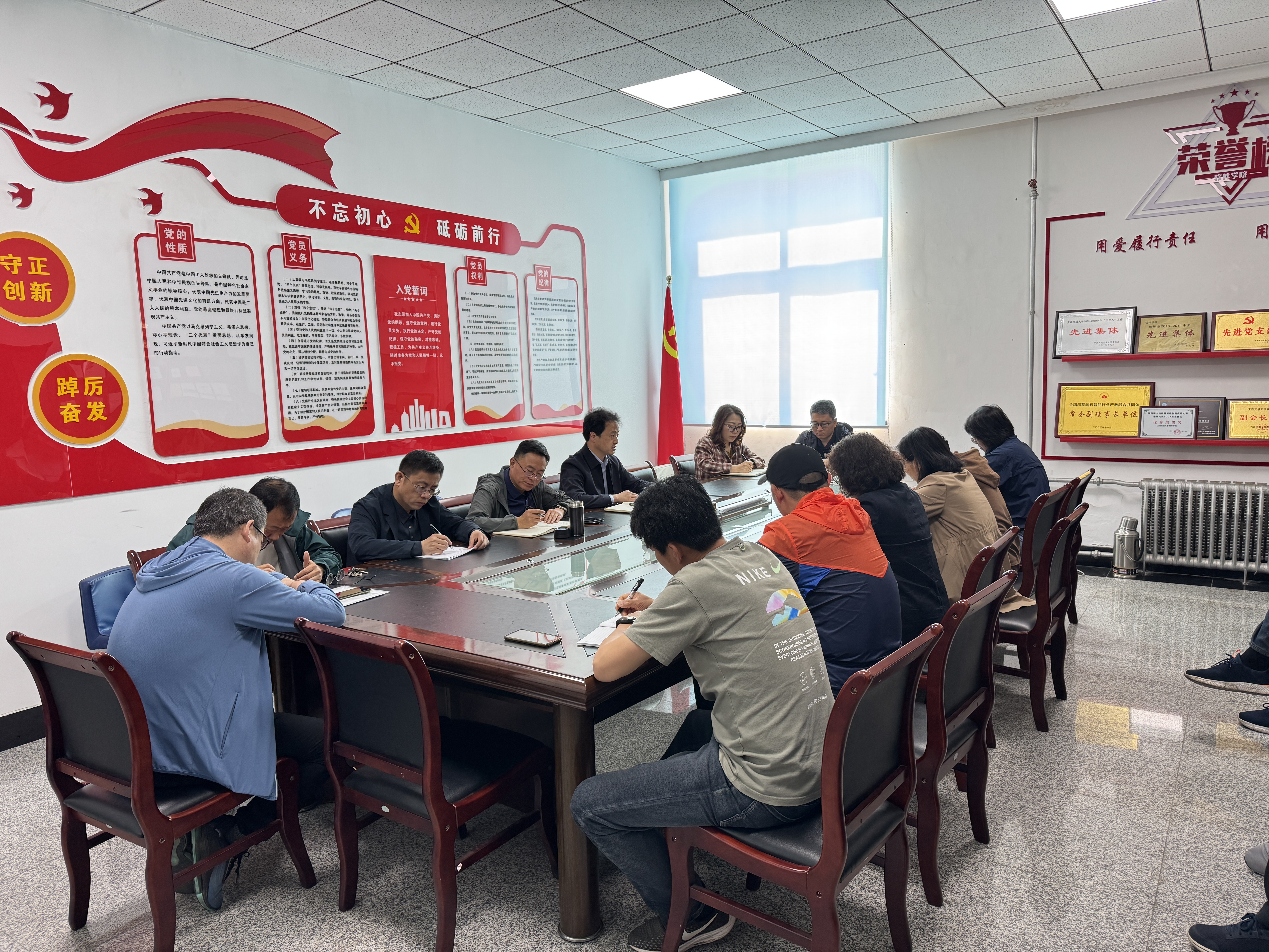 成人网站
贯彻落实学校党委三届二次全会精神